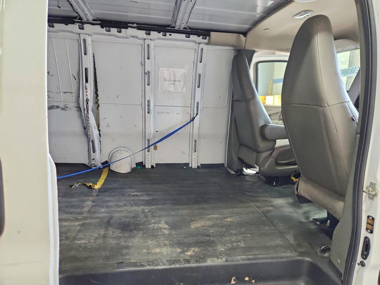 2023 Chevrolet Express G2500 - zdjęcie 11