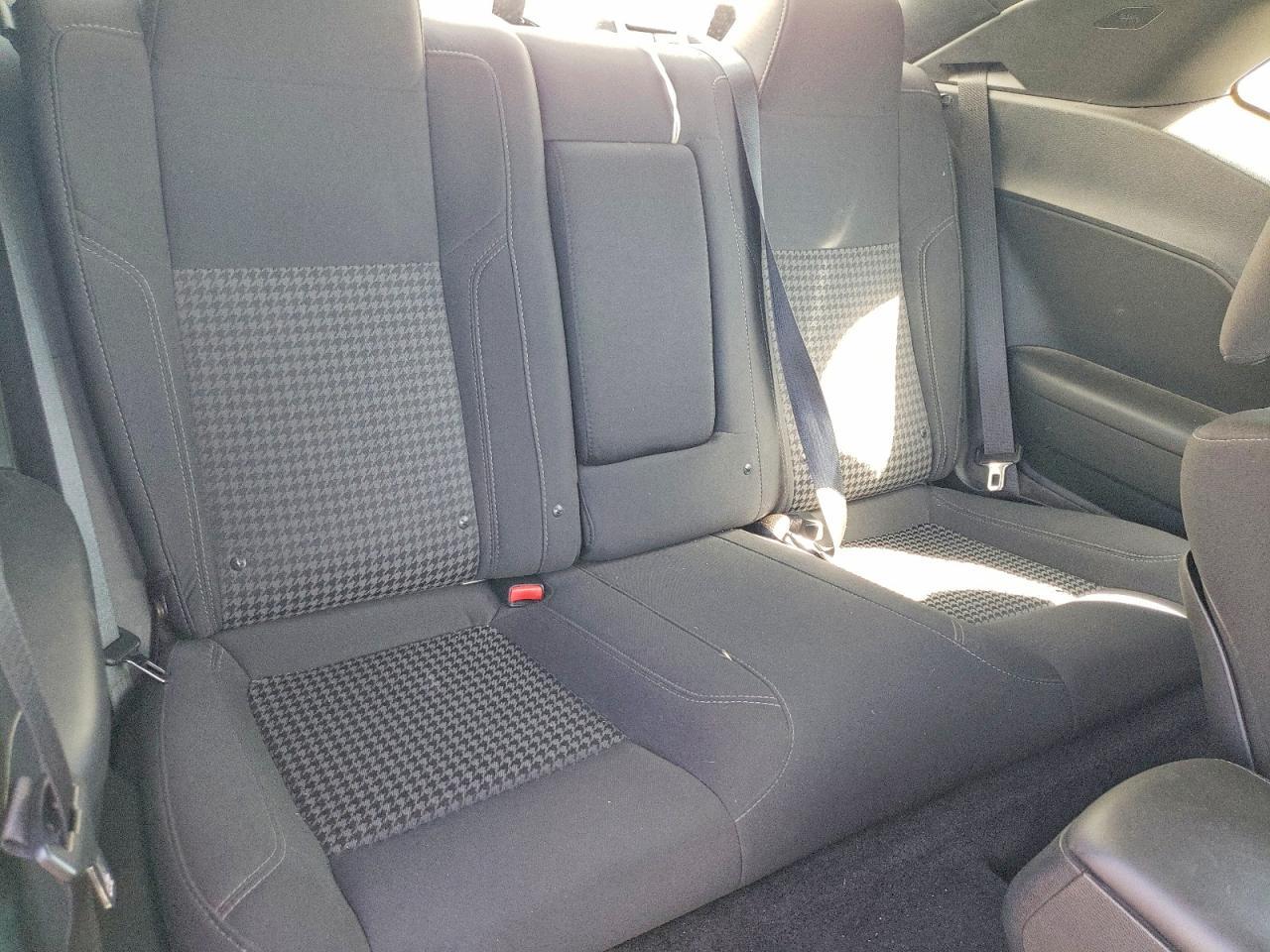 2016 Dodge Challenger R - zdjęcie 10