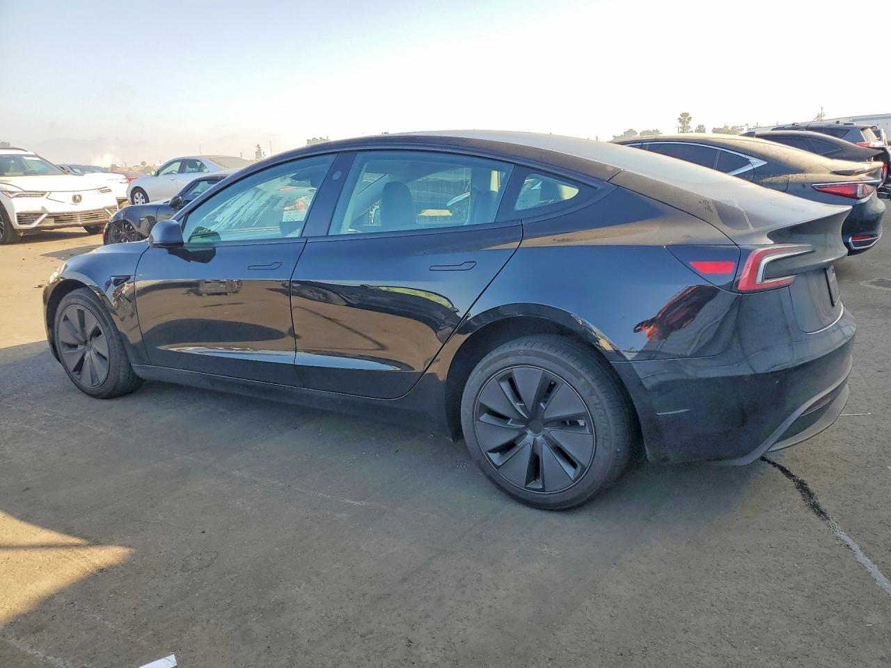 2026 Tesla Model 3 - zdjęcie 2