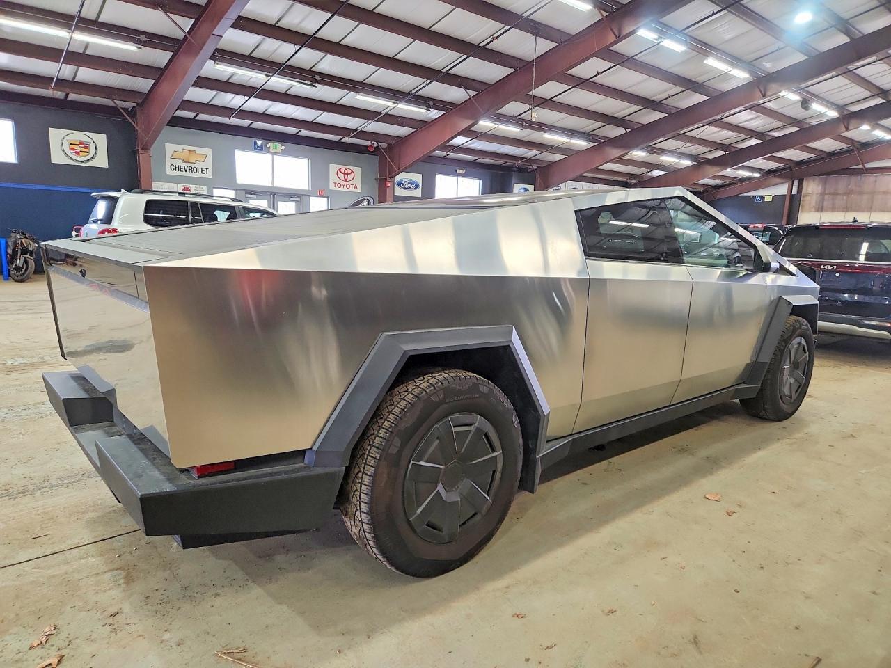 2024 Tesla Cybertruck - zdjęcie 3