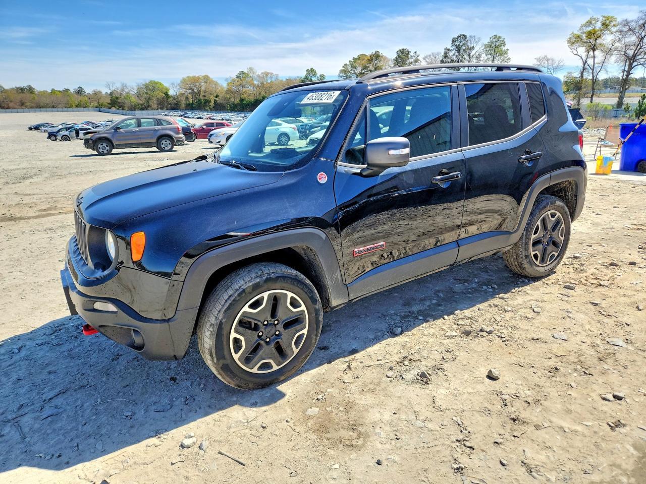 2016 Jeep Renegade Trailhawk - zdjęcie główne