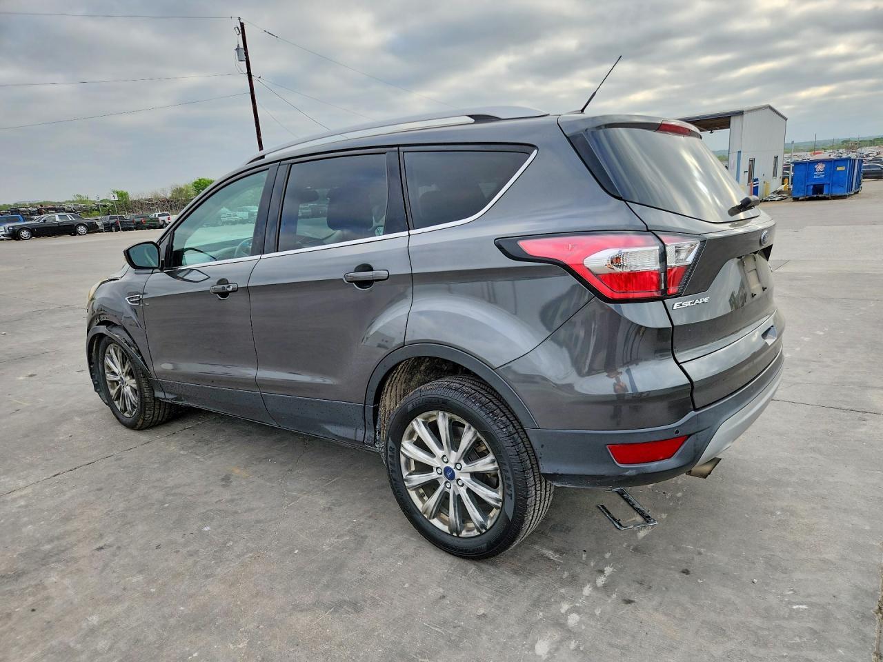 2017 Ford Escape Titanium - zdjęcie 2