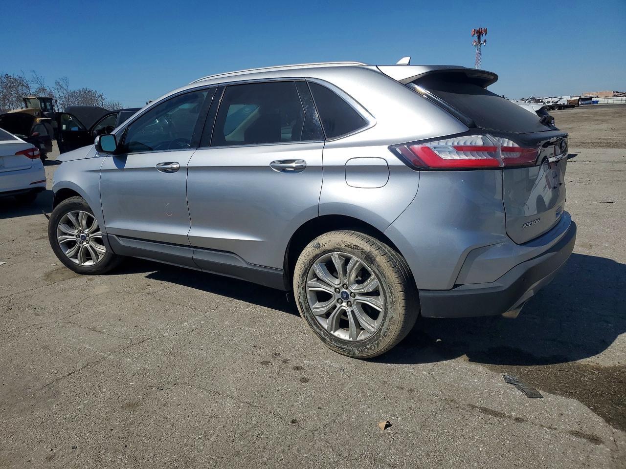 2020 Ford Edge Titanium - zdjęcie 2