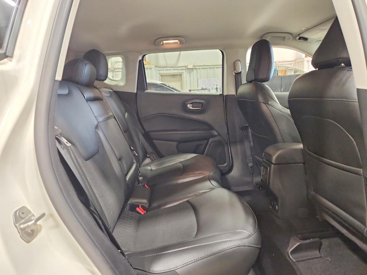 2019 Jeep Compass Latitude - zdjęcie 11