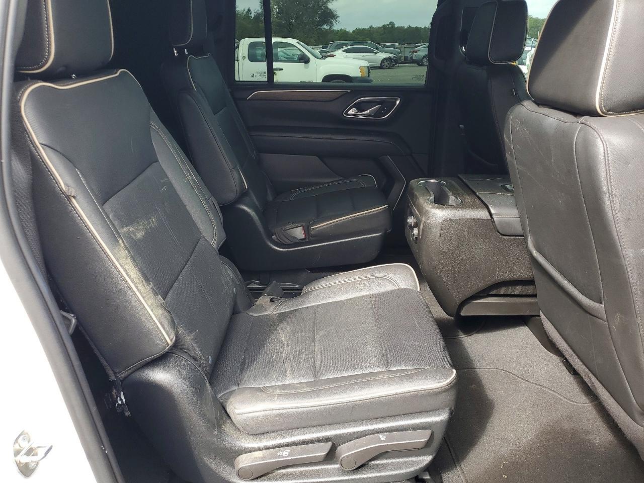 2023 Chevrolet Suburban C1500 Premier - zdjęcie 11