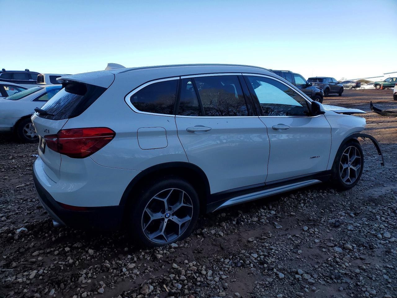 2017 BMW X1 xDrive28I - zdjęcie 3