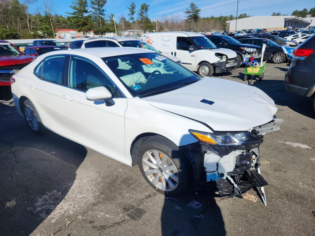 2020 Toyota Camry Le - zdjęcie 4