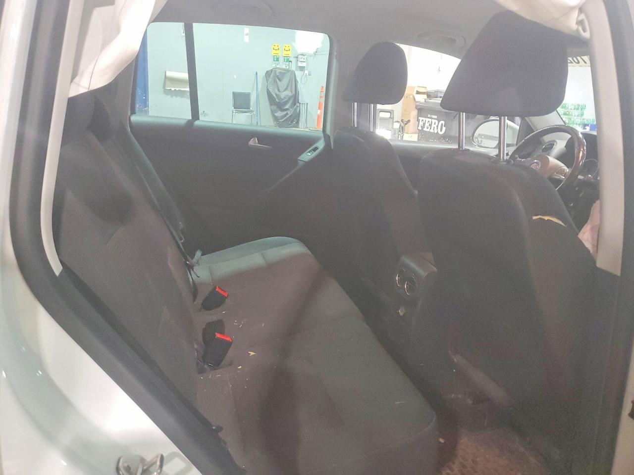 2014 Volkswagen Tiguan S - zdjęcie 11