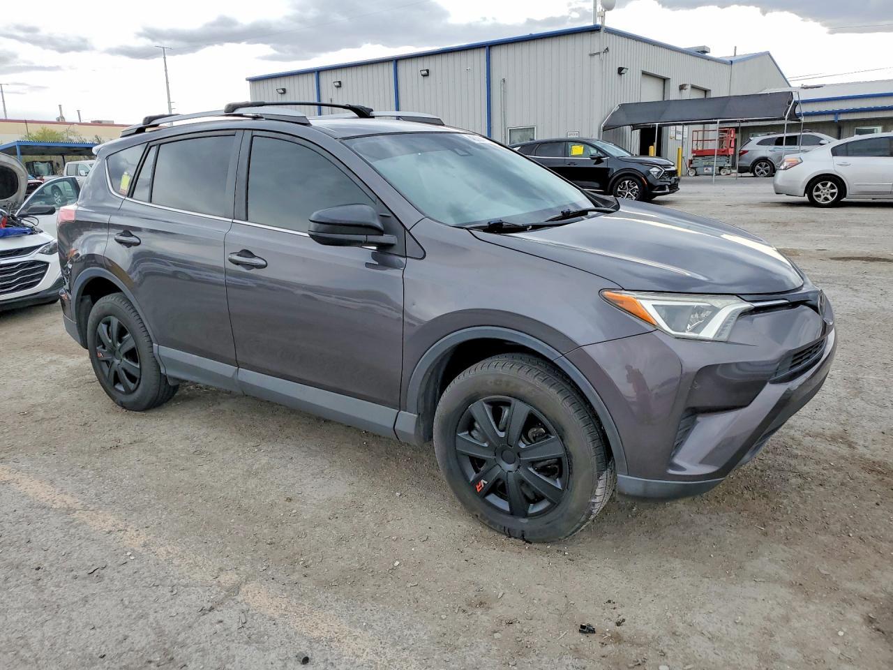 2017 Toyota Rav4 Le - zdjęcie 4