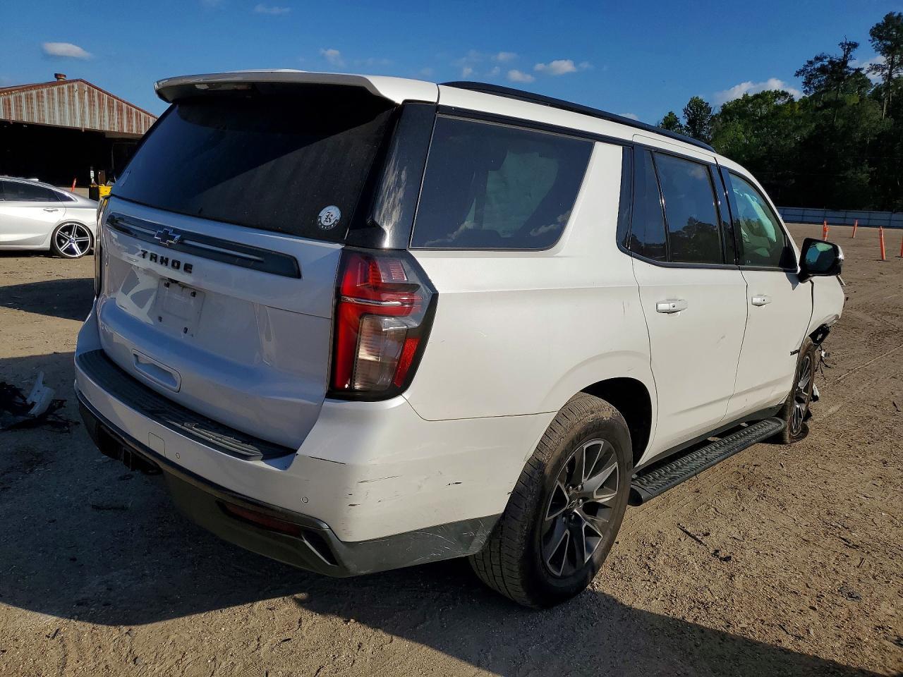 2021 Chevrolet Tahoe K1500 Z71 - zdjęcie 3