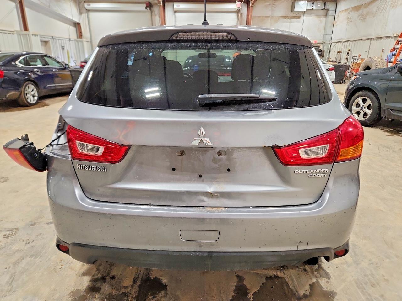 2014 Mitsubishi Outlander Sport Es - zdjęcie 6