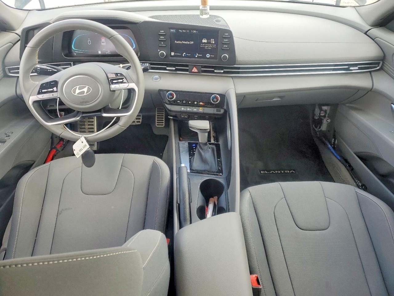 2025 Hyundai Elantra Sel Sport - zdjęcie 8