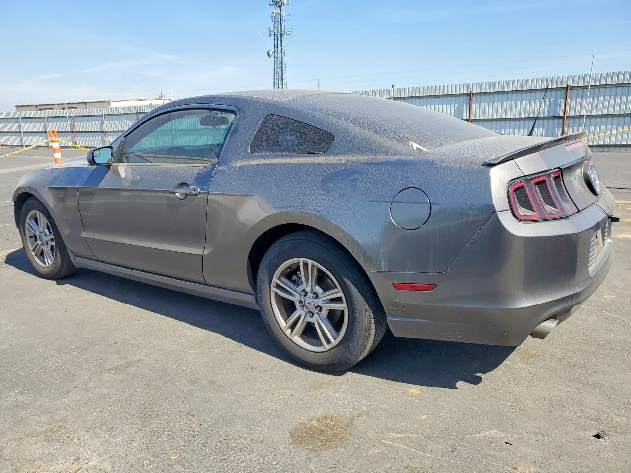 2013 Ford Mustang - zdjęcie 2