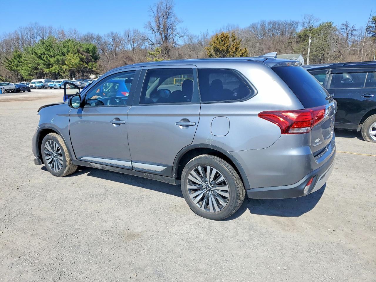2020 Mitsubishi Outlander Se - zdjęcie 2