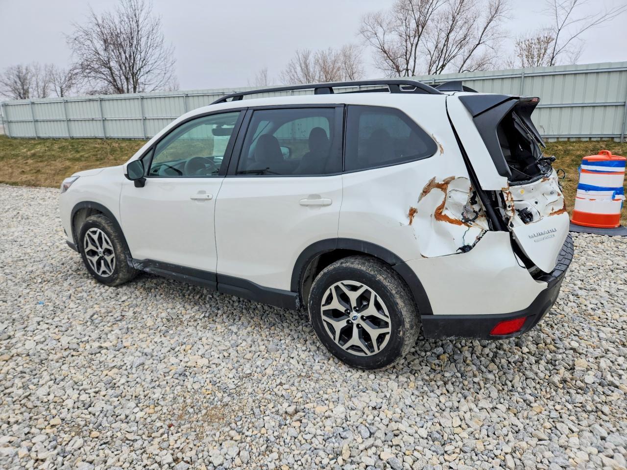 2024 Subaru Forester Premium - zdjęcie 2
