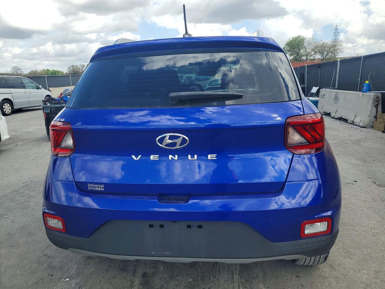 2025 Hyundai Venue Sel - zdjęcie 6