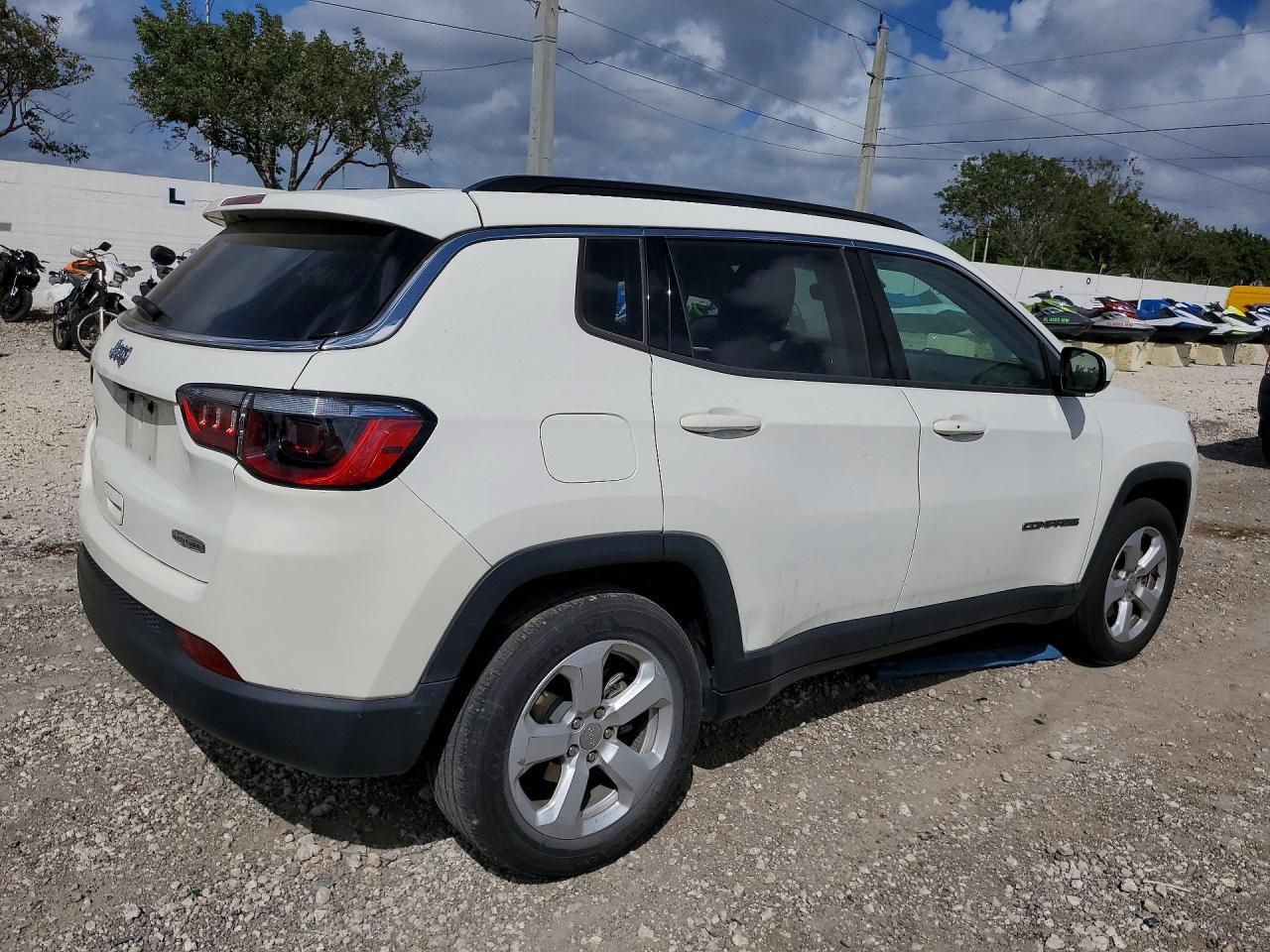 2021 Jeep Compass Latitude - zdjęcie 3
