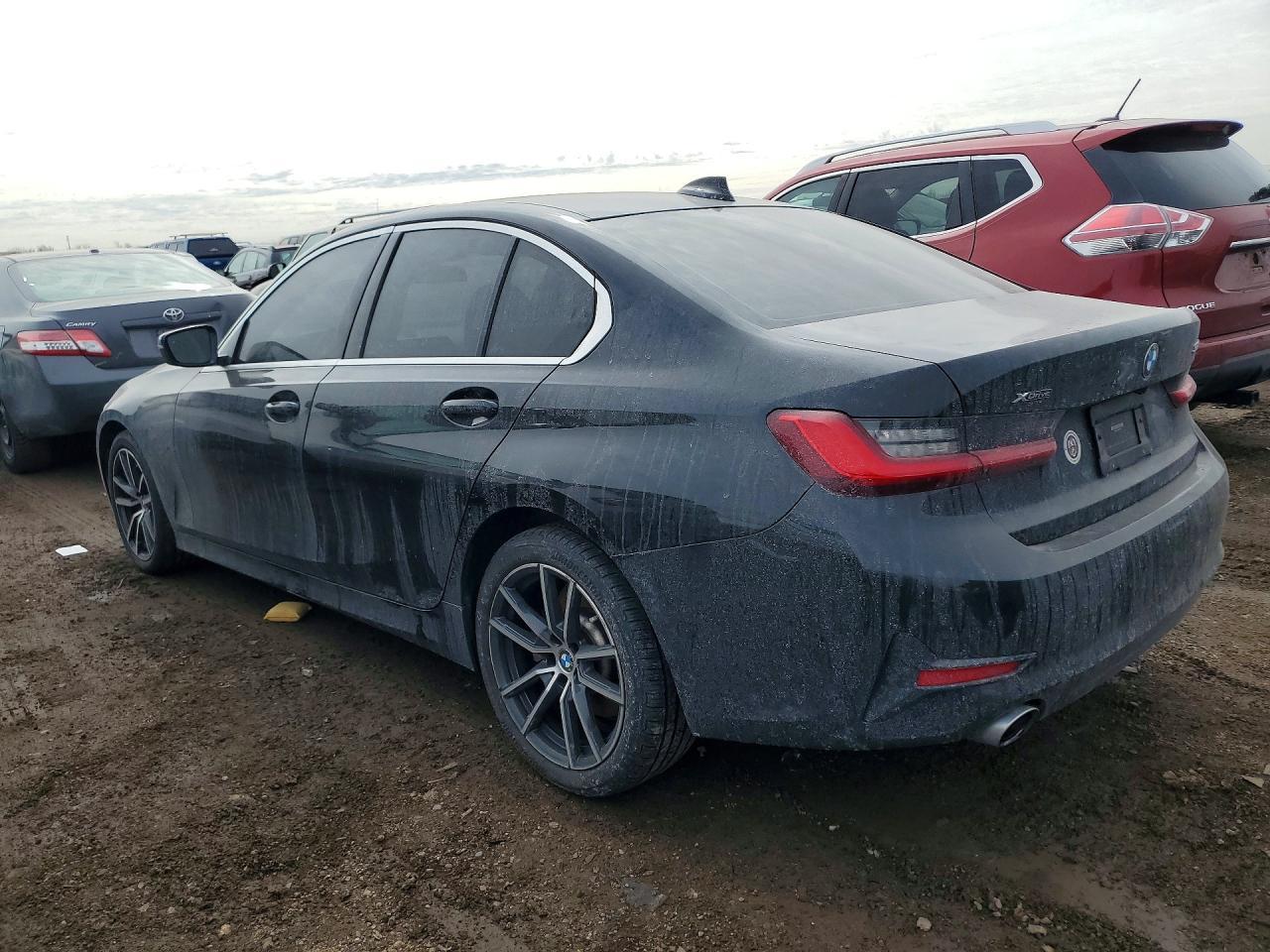 2019 BMW 330Xi - zdjęcie 2