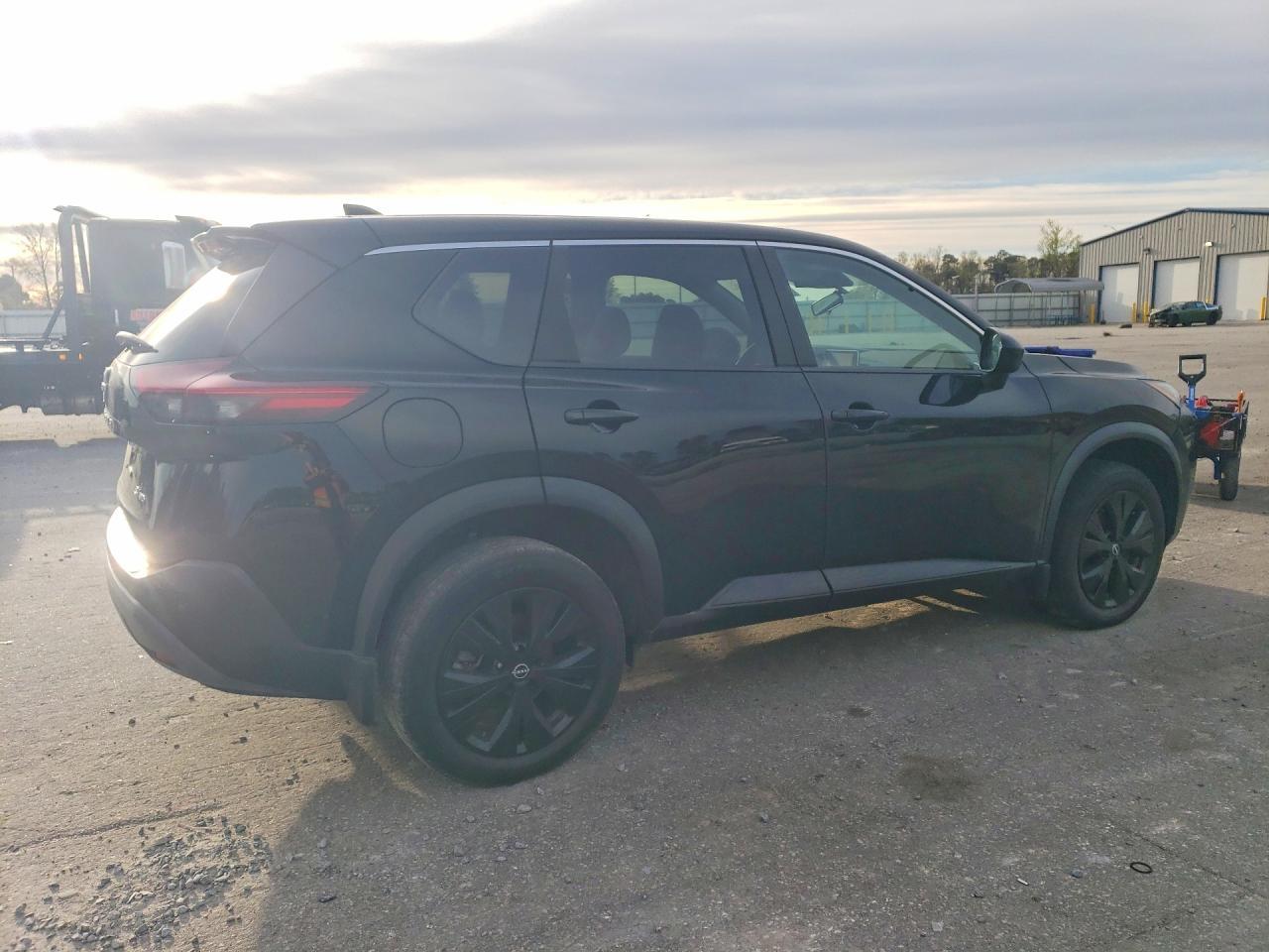 2023 Nissan Rogue Sv - zdjęcie 3