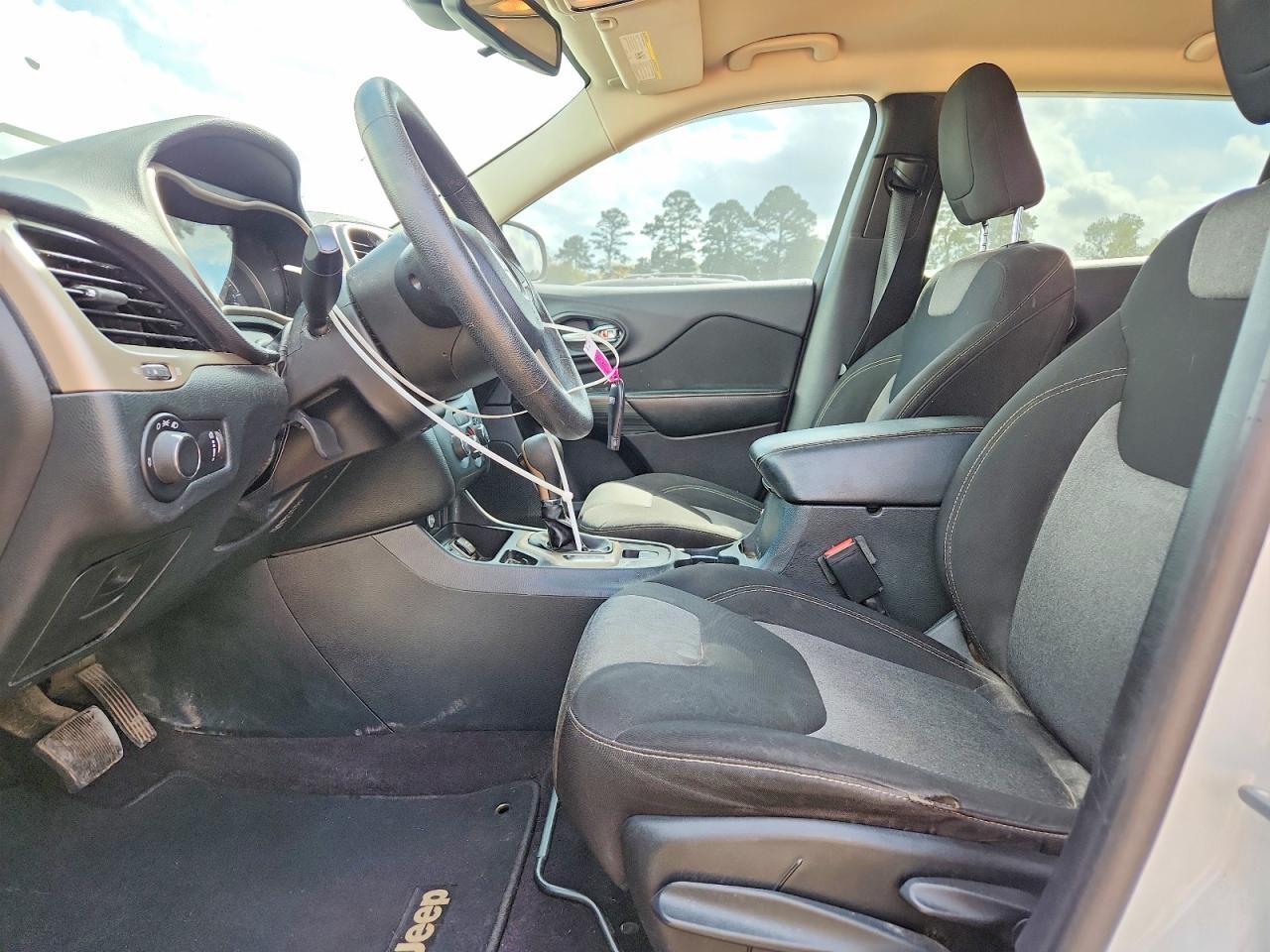 2016 Jeep Cherokee Sport - zdjęcie 7