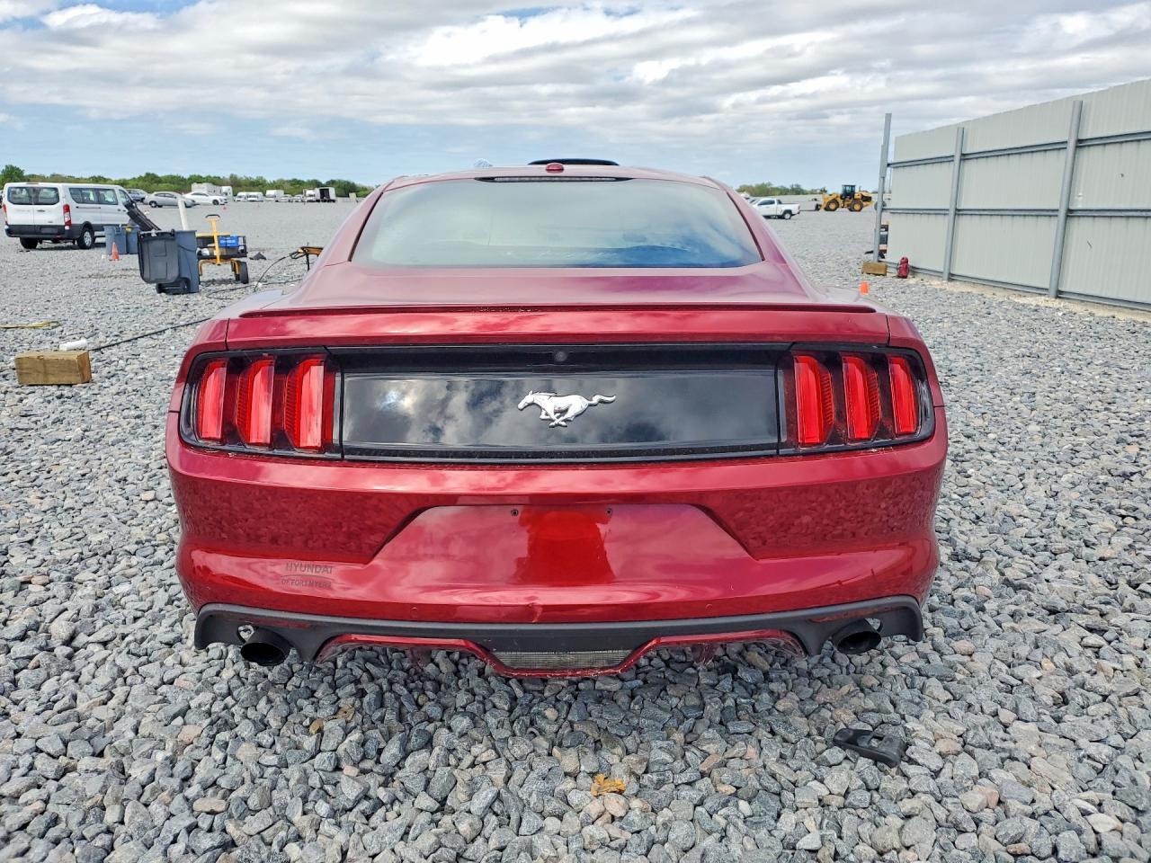 2016 Ford Mustang - zdjęcie 6