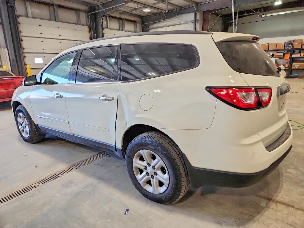 2015 Chevrolet Traverse Ls - zdjęcie 2