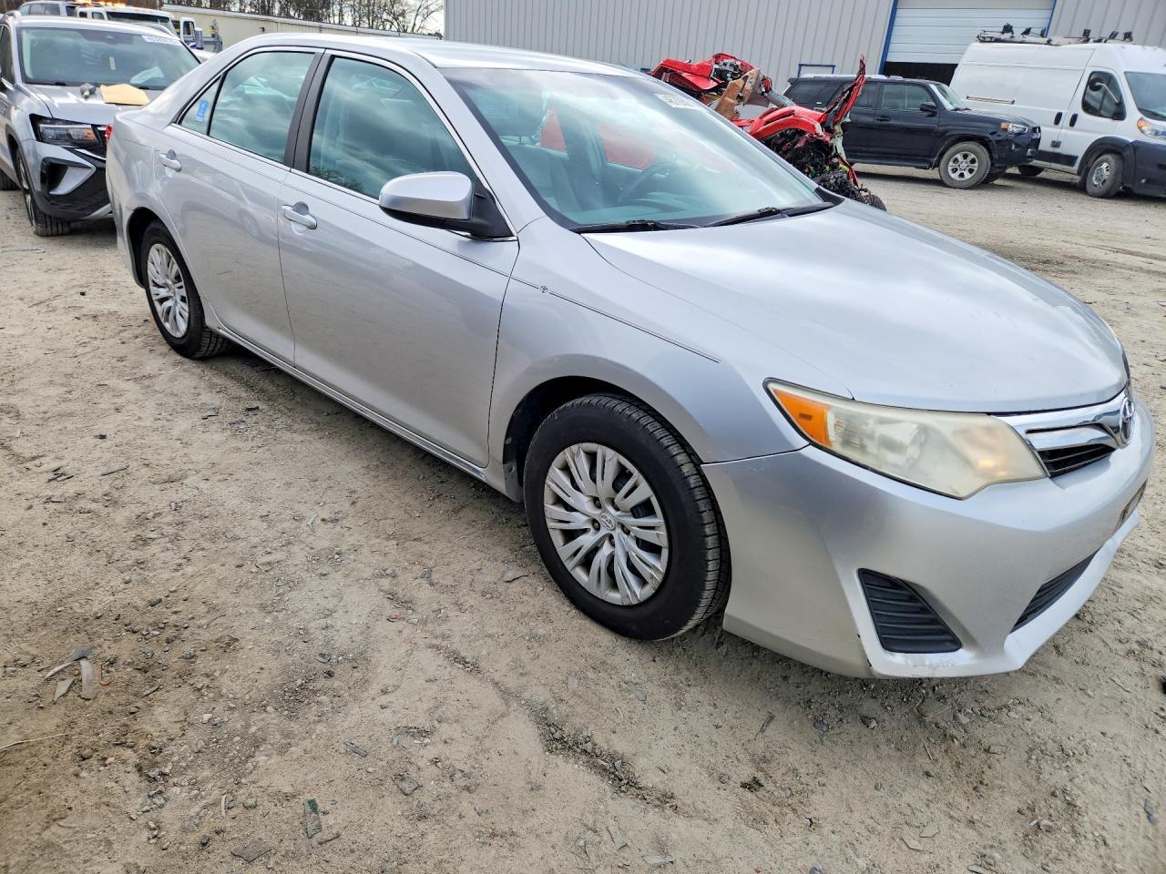 2013 Toyota Camry Le - zdjęcie 4