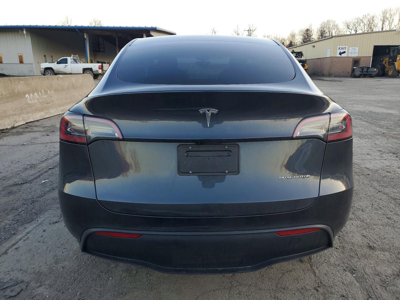 2024 Tesla Model Y - zdjęcie 6