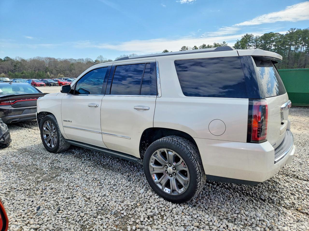 2015 GMC Yukon Denali - zdjęcie 2