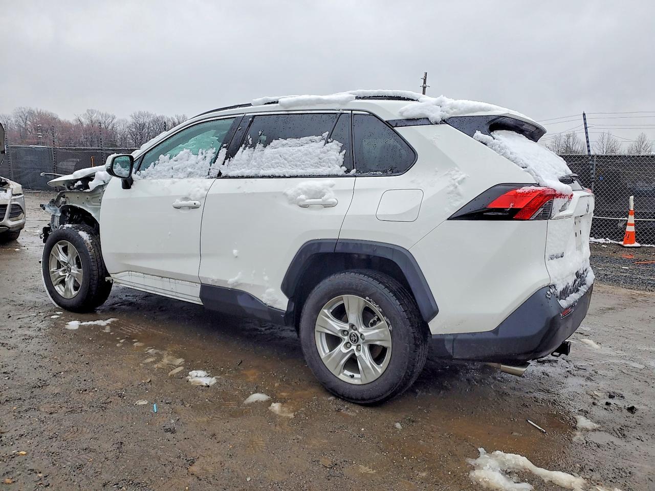 2021 Toyota Rav4 Xle - zdjęcie 2