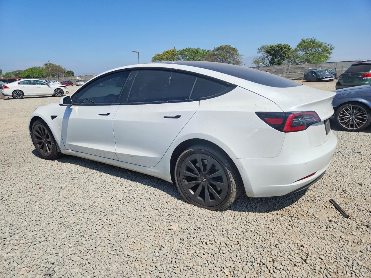 2021 Tesla Model 3 - zdjęcie 2