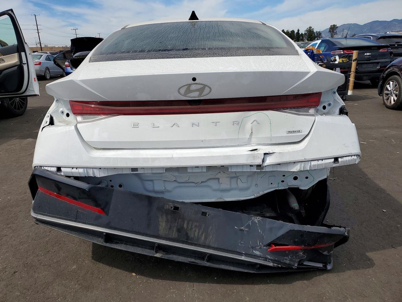 2025 Hyundai Elantra Hybrid Limited - zdjęcie 6
