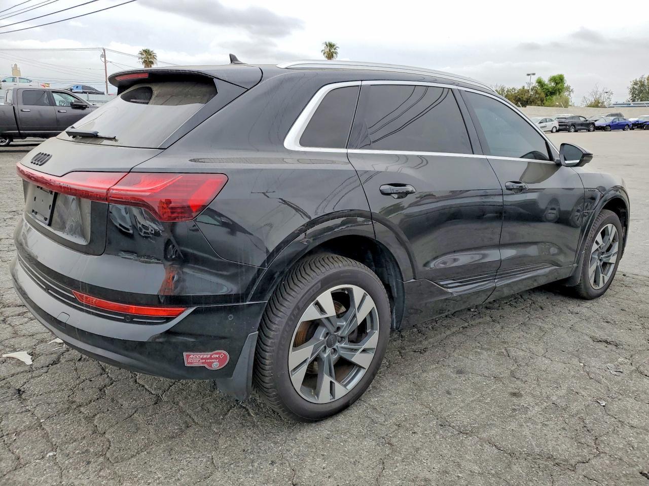 2021 Audi E-Tron Premium Plus - zdjęcie 3