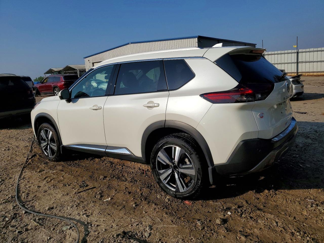2022 Nissan Rogue Sl - zdjęcie 2