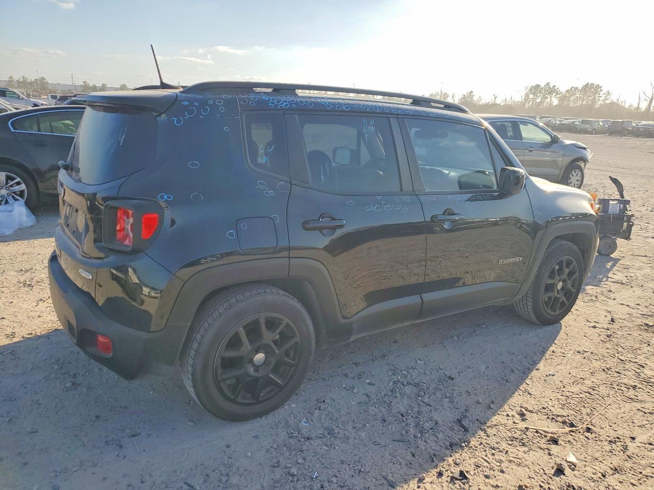 2021 Jeep Renegade Latitude - zdjęcie 3