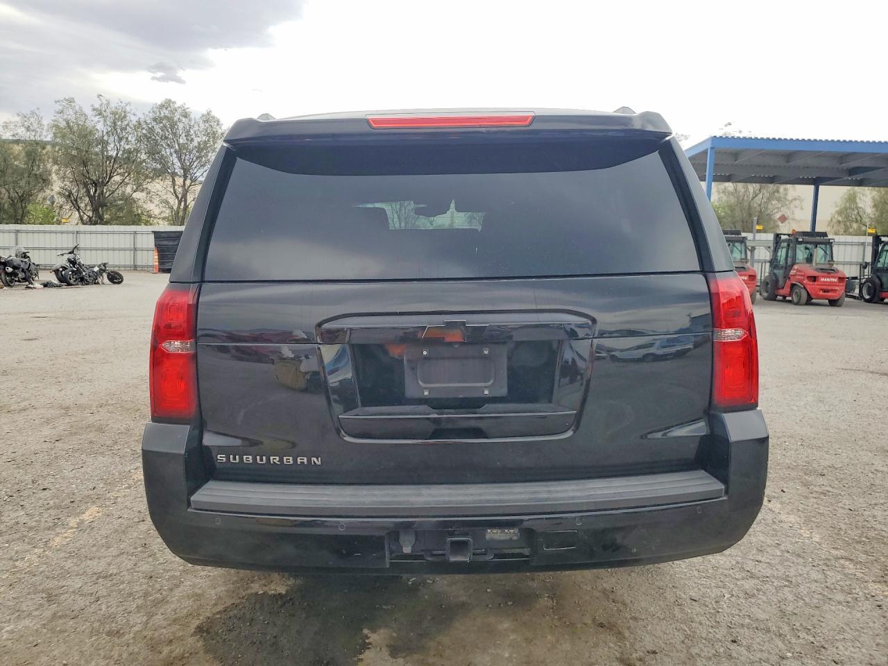 2018 Chevrolet Suburban C1500 Lt - zdjęcie 6