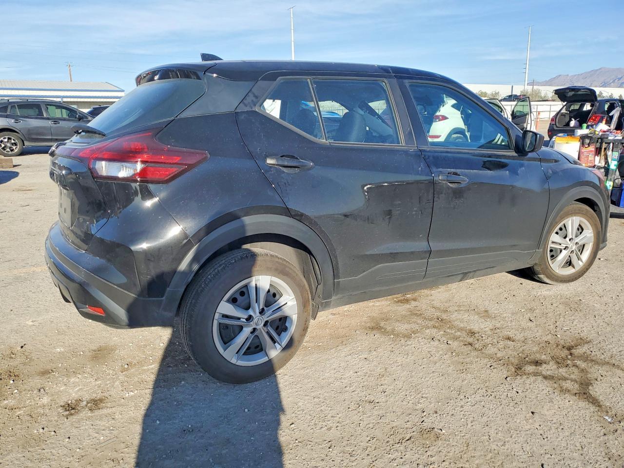 2025 Nissan Kicks Play S - zdjęcie 3