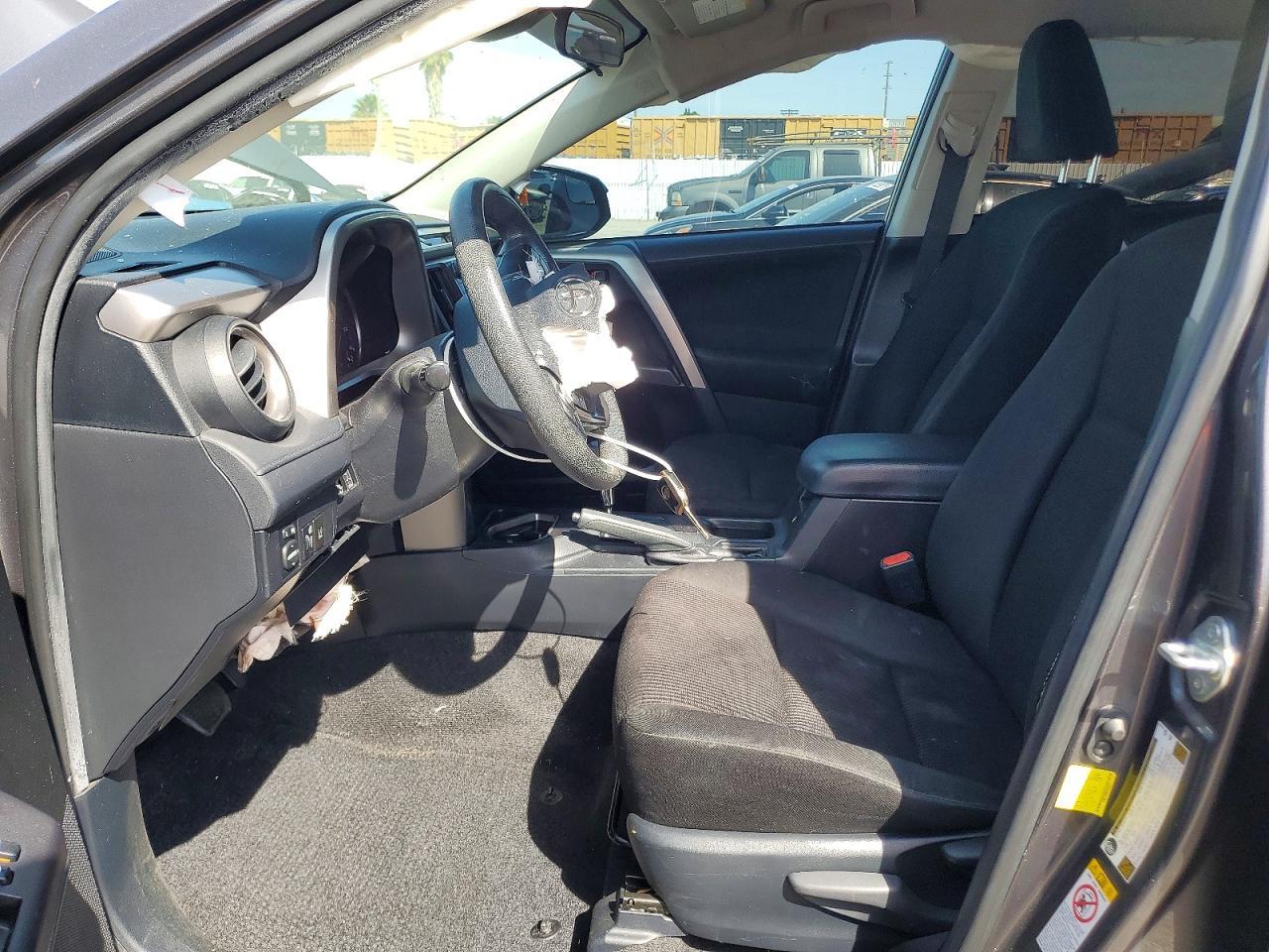 2017 Toyota Rav4 Le - zdjęcie 7