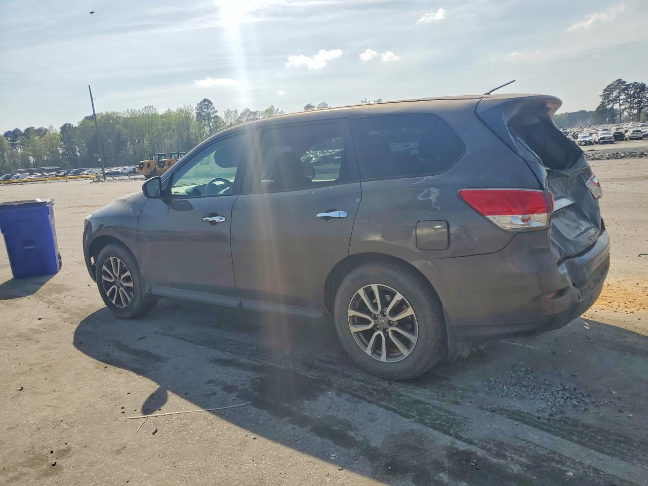 2015 Nissan Pathfinder S - zdjęcie 2