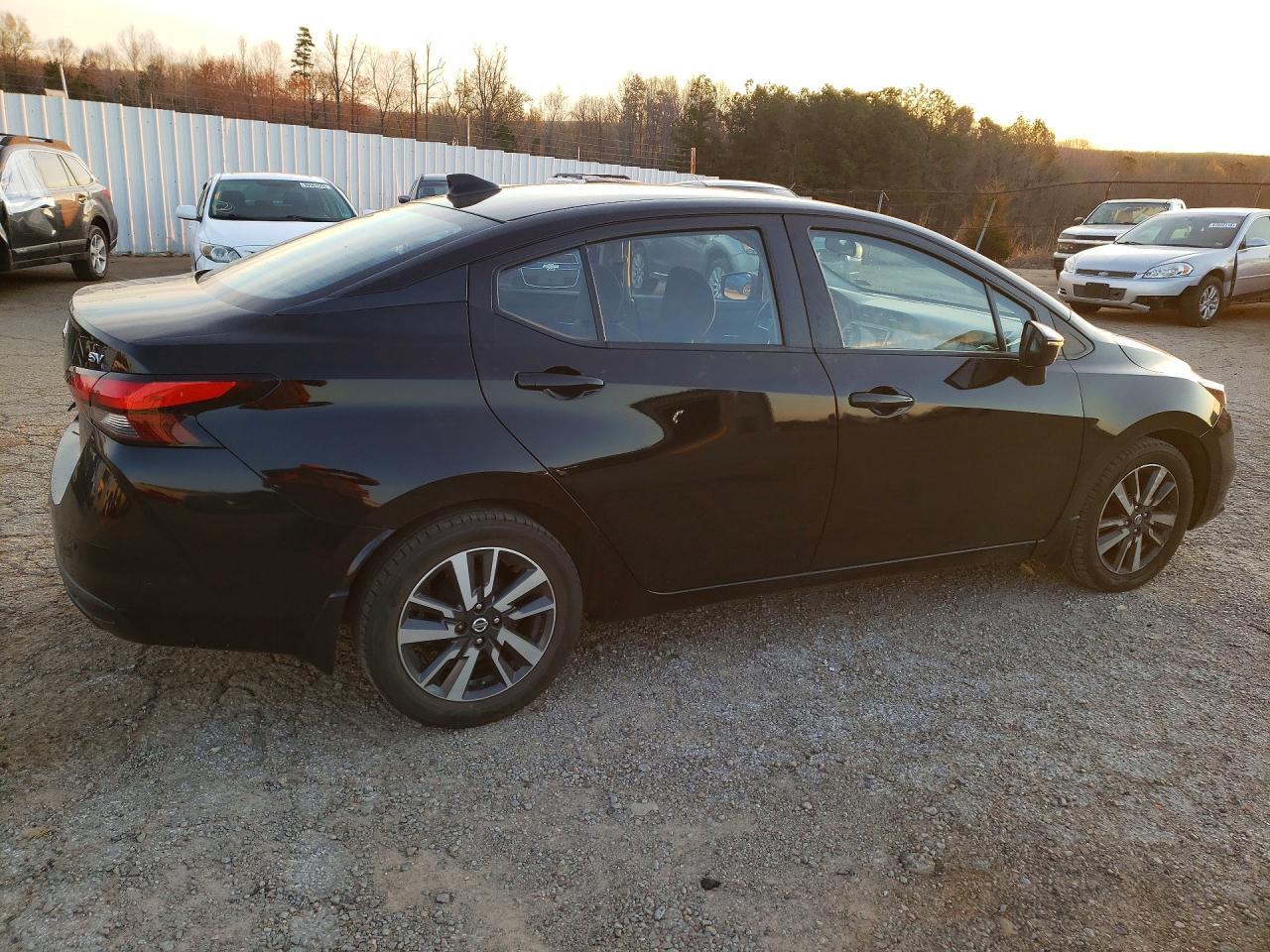 2021 Nissan Versa Sv - zdjęcie 3