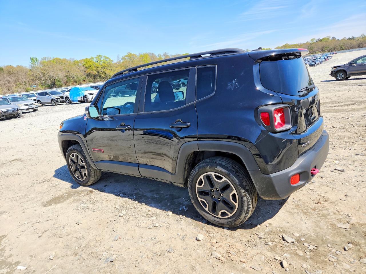 2016 Jeep Renegade Trailhawk - zdjęcie 2