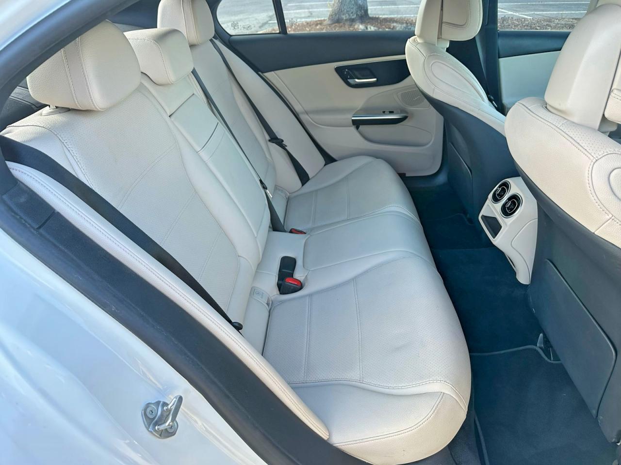 2023 Mercedes-Benz C 300 - zdjęcie 6