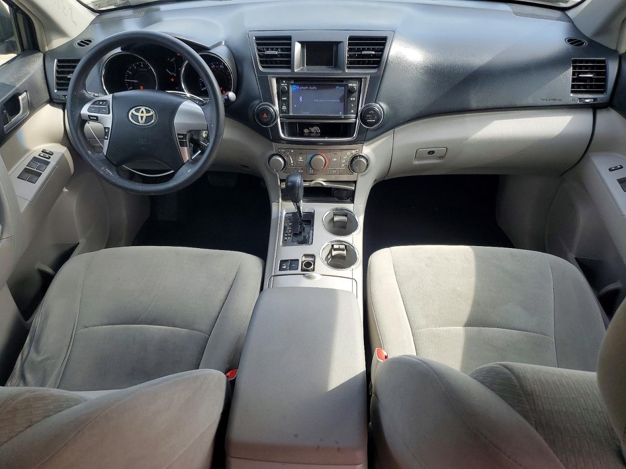 2013 Toyota Highlander Plus - zdjęcie 8