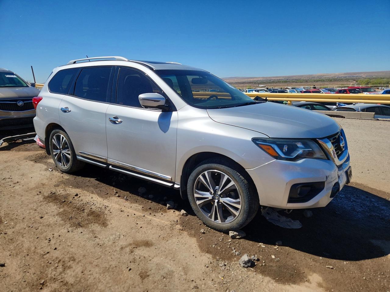 2017 Nissan Pathfinder Platinum - zdjęcie 4