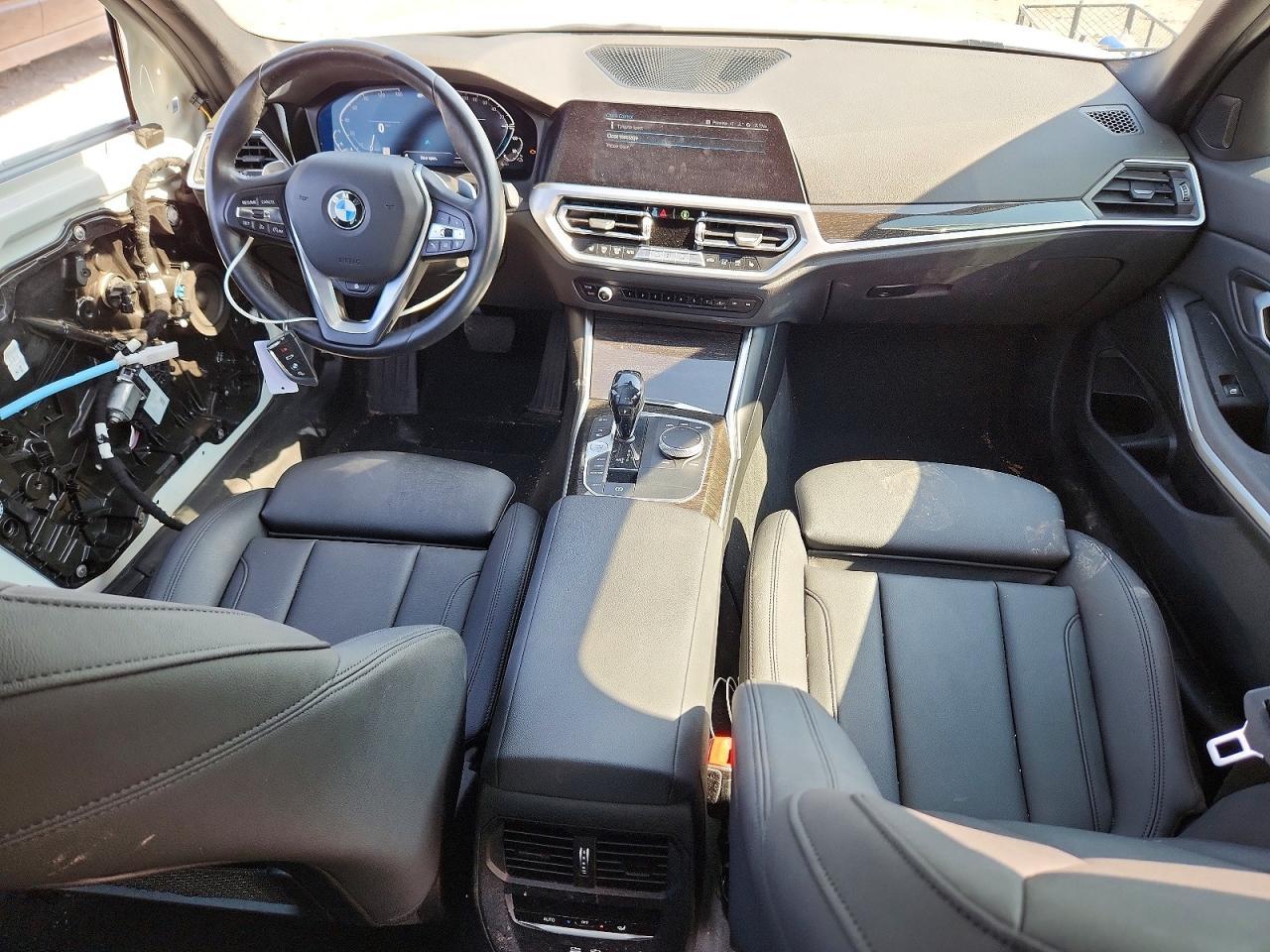 2021 BMW 330Xe - zdjęcie 8