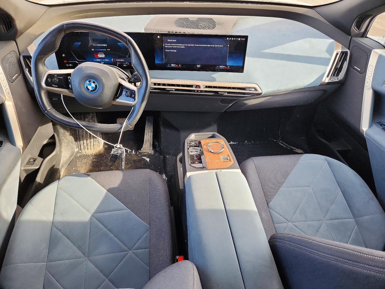 2022 BMW Ix xDrive50 - zdjęcie 8