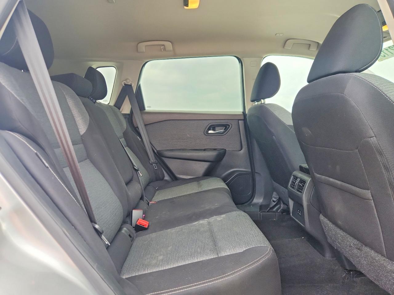 2023 Nissan Rogue Sv - zdjęcie 11