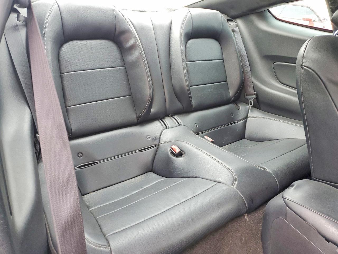 2015 Ford Mustang - zdjęcie 10