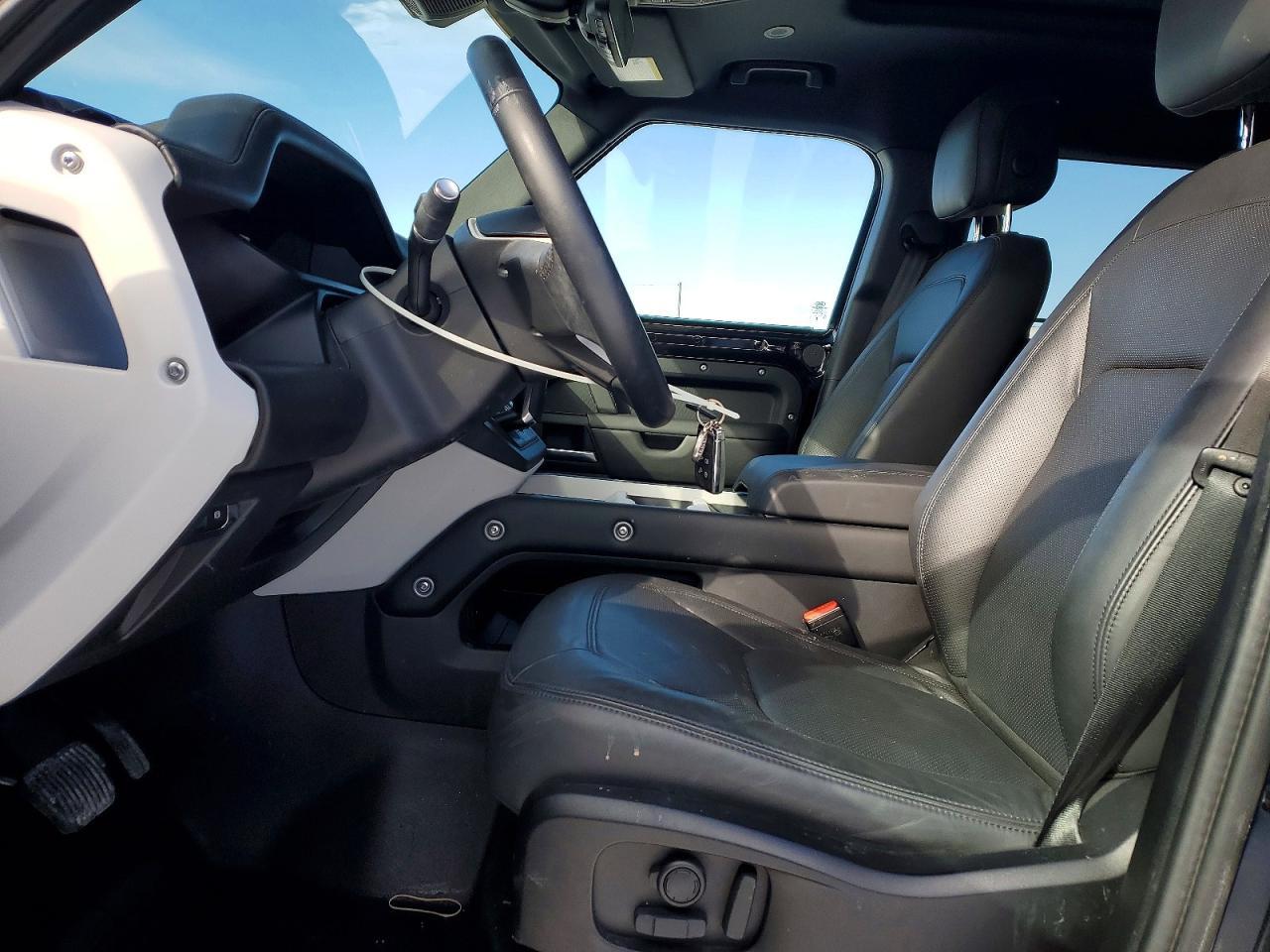 2025 Land Rover Defender 110 S - zdjęcie 7