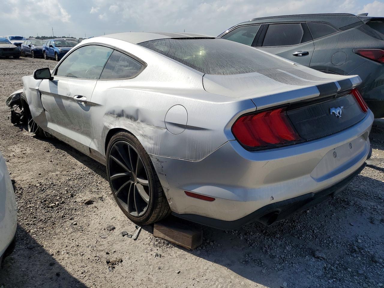 2018 Ford Mustang - zdjęcie 2